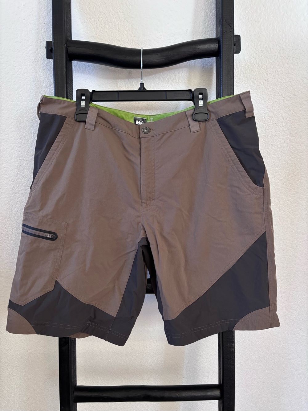 REI Men’s 40 Technical Hiking Shorts Brown Gray Stretch Zip Pockets Trail